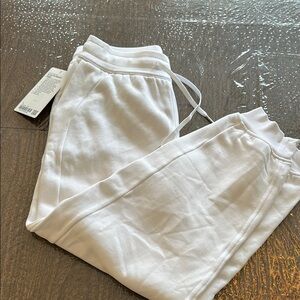 Lululemon Scuba HR Relaxed Jogger, women’s size 8. NWT